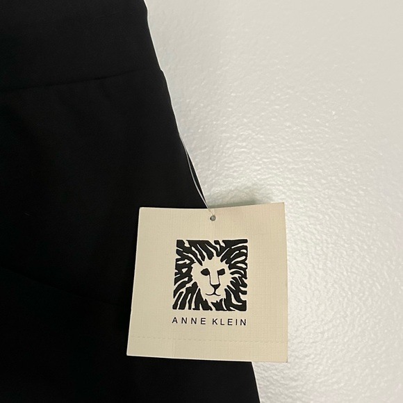 Anne Klein Classic Black Drawstring Skort with Gold Accents – NWT (M) - Picture 5 of 8